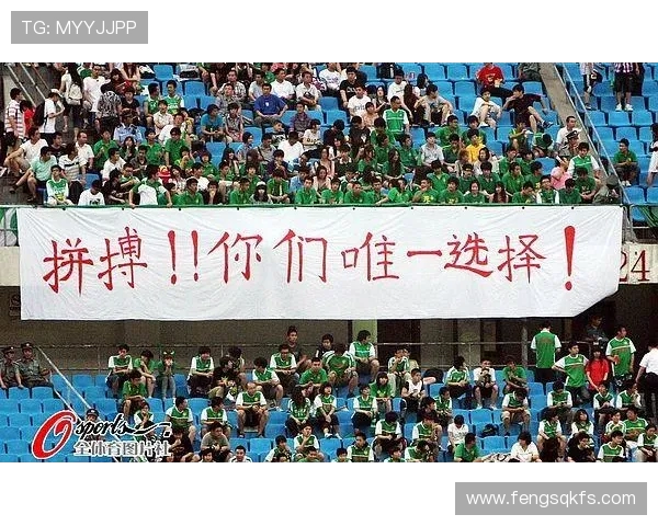 杨立瑜遭球迷怒斥：何必与阿猫阿狗争执真该给球迷竖中指